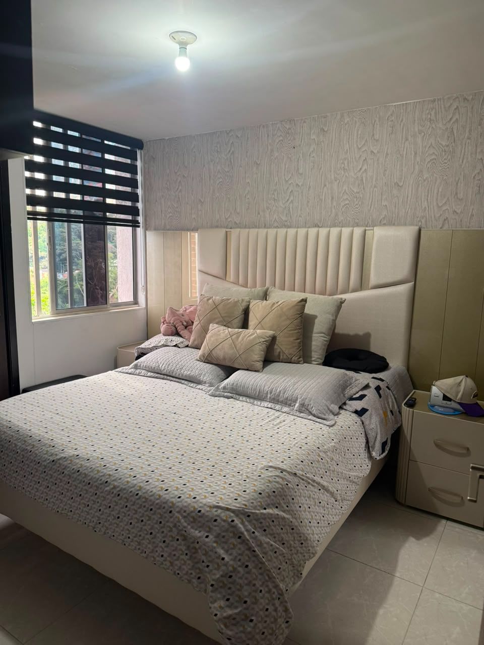 Habitación principal con vista al bosque